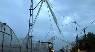 Kumluca'da yağmur ve hortum seraları vurdu