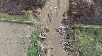 Manisa'da sağanak nedeniyle taşkın kontrol tesisi yıkıldı