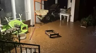 Marmaris merkezde fırtına, kırsal bölgelerde sağanak yaşamı olumsuz etkiledi