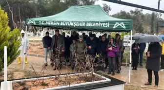 Mersin'de hayatını kaybeden keman sanatçısı Laçin Akyol, mezarı başında anıldı