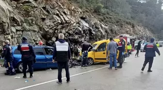 Muğla'da otomobille hafif ticari aracın çarpıştığı kazada 7 kişi yaralandı