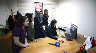 Muş'ta hemşireler, AA'nın 'Yılın Kareleri' oylamasına katıldı