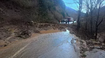 Ödemiş'te heyelanın ardından kapanan yol ulaşıma açıldı
