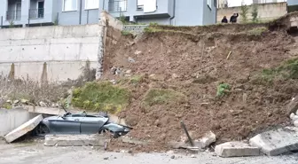 Sakarya'da istinat duvarının çökmesi nedeniyle 3 bina tahliye edildi