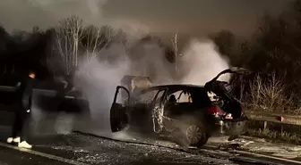 Sakarya'da yangın çıkan otomobil kullanılamaz hale geldi