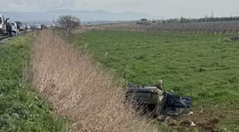 Salihli'de devrilen otomobildeki 2 kişi yaralandı