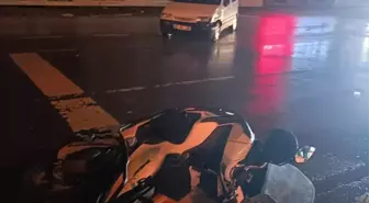 Samsun'da Kamyonet ile Motosikletin Çarpıştığı Kaza Güvenlik Kameralarına Yansıdı