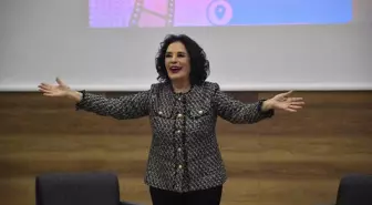 Sanatçı Hülya Koçyiğit, Van'da 'Sinema ve Aile' konulu söyleşiye katıldı