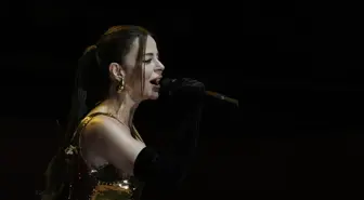 Şarkıcı Simge Sağın, CSO Ada Ankara'da sahne aldı