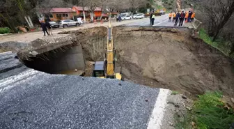 Selçuk Ortaklar yolu çöktü, yol ulaşıma tamamen kapandı