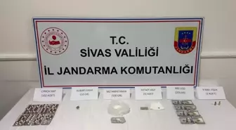 Sivas'ta uyuşturucu operasyonunda yakalanan 3 zanlı tutuklandı