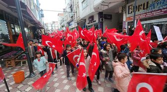 Suluova'da öğrenciler 'Bayrağa sevgi' yürüyüşü yaptı