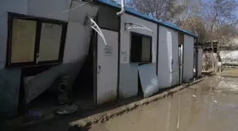 Suriye'nin İdlib ilinde bir hastane sel nedeniyle kullanılamaz hale geldi