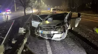 Tekirdağ'da aydınlatma direğine çarpan otomobildeki 3 kişi yaralandı