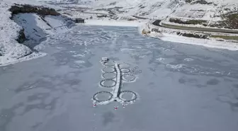 Van'da yüzeyi buz tutan Zernek Barajı dron ile görüntülendi