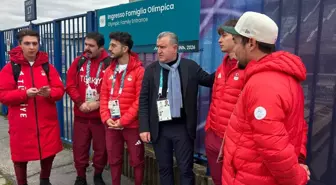 Bakan Bak İtalya'da milli sporcuları ziyaret etti