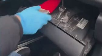 Bakırköy'de denetim sırasında durdurulan otomobilden uyuşturucu çıktı; 2 gözaltı