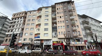 Baz istasyonunu tamir ederken 7'nci kattan düşüp öldü