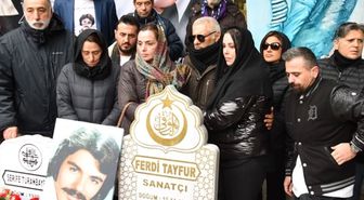 Ferdi Tayfur'un mezarı başında çekilen fotoğraf torununu çıldırttı: Hepiniz yalancısınız