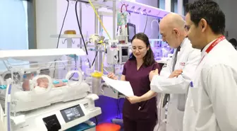 İç organları göğüs kafesinde doğan bebek, ameliyatla sağlığına kavuştu