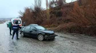 Malatya'da devrilen otomobildeki 5 kişi yaralandı