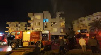 Mersin'de ev yangını; 2 kişi dumandan etkilendi