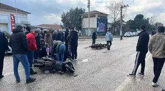 İnegöl'de Motosikletler Kafa Kafaya Çarpıştı: 2 Yaralı