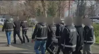 Yapay zeka kullanıp kendilerini MİT personeli olarak tanıtarak dolandıran 2 şüpheli tutuklandı