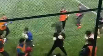 Boksörler halı sahada hem antrenman yaptı hem de futbol oynadı