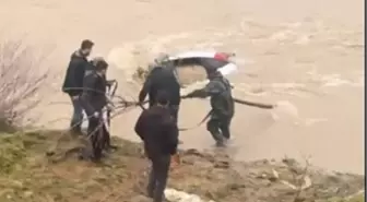 Bolu'da Otomobil Dereye Uçtu