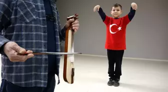 Cumhurbaşkanı Erdoğan ve eşinin horonunu ilgiyle izlediği Talha: Çok mutluyum