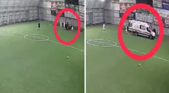 Halı sahada kalp krizi geçiren öğretmenin yere yığıldığı anlar kameralarda