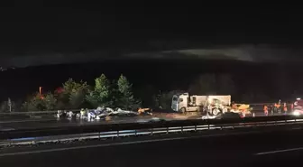 Bolu'da TIR ile kamyon çarpıştı: Yaralı var