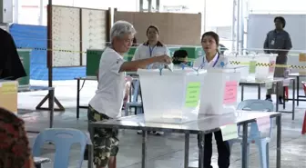 Tayland'da seçmenler, erken genel seçim için sandık başında