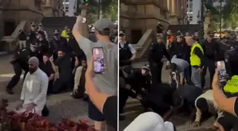 Avustralya polisinden namaz kılan Müslümanlara sert müdahale