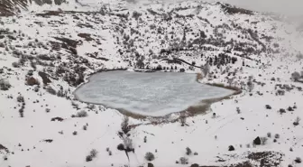 Buz tutan Ardos Gölü dronla görüntülendi