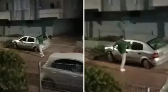 Camlarını kırdığı otomobile ışıklı çiçek buketi fırlattı; o anlar kamerada