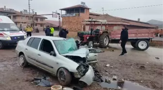 Çorum'da traktör ile otomobil çarpıştı; 1 ölü, 2 yaralı