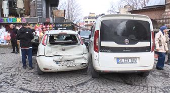 Fatih'te hafif ticari araç park halindeki otomobillere ve yayalara çarptı: 4 yaralı