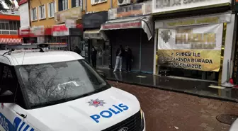 Forkliftle girdiği kuyumcu dükkanından ziynet eşyası çaldı