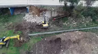 James Bond filmine sahne olan 64 yıllık köprüde yıkım çalışmaları başladı