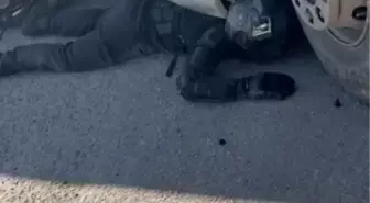 Motosikleti ile TIR'ın altında kalıp sıkışan kurye: Ekipmanlarım sayesinde hayattayım