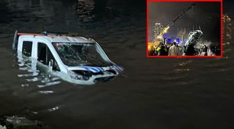Bakırköy'de kaza yapan zabıta aracı denize düştü