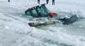 Çıldır Gölü'ne traktör düştü