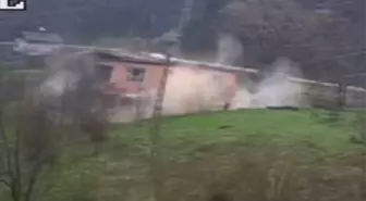 Kastamonu'da heyelan nedeniyle 2 katlı ev çöktü: O anlar kamerada