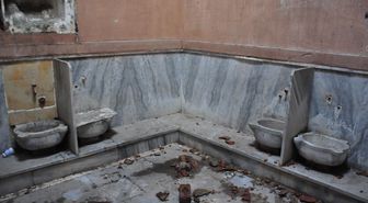 Manisa'da 6 asırlık hamamın tavanında çökme, duvarlarında yıkılma