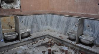 Manisa'da 6 asırlık hamamın tavanında çökme, duvarlarında yıkılma