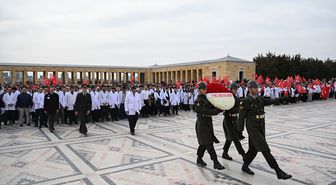 14 Mart Tıbbiyeliler Derneği üyeleri Anıtkabir'i ziyaret etti