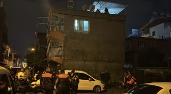 Adana'da bir binanın damında meydana gelen patlamada 2 kişi yaralandı