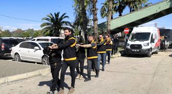 Adana'da denetimlerde 16 düzensiz göçmen ve farklı suçlardan aranan 2 zanlı yakalandı